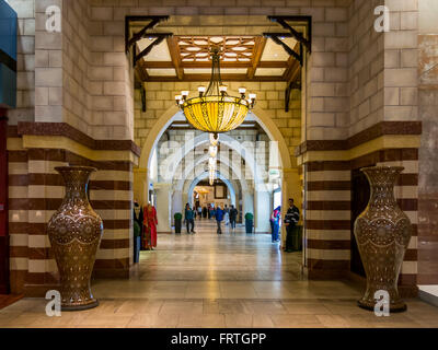 Eingang der Gold Souk in Dubai Mall in Downtown Dubai, Vereinigte Arabische Emirate Stockfoto