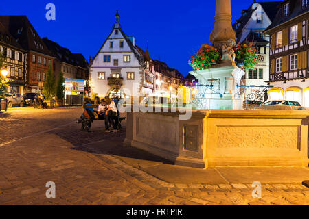 Marktplatz Halle Aux Bles, Obernai, entlang der Weinstraße, Bas-Rhin-Elsass-Frankreich Stockfoto