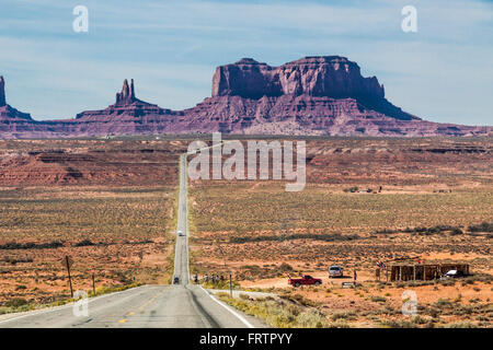 Blick von Monument Valley scenic Highway US 163 an der Grenze zwischen Utah und Arizona. Stockfoto