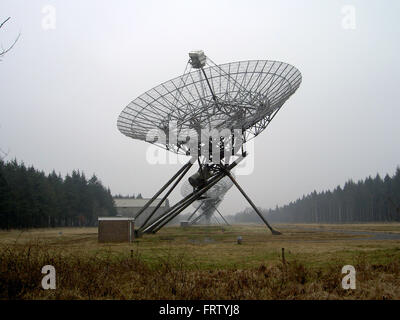 Die Radioteleskope in Westerbork sind Teil des Westerbork Synthesis Radio Telescope (WSRT) in den Niederlanden. Es ist ein wichtiges Observatorium für Radioastronomie und Raumfahrtforschung. Stockfoto