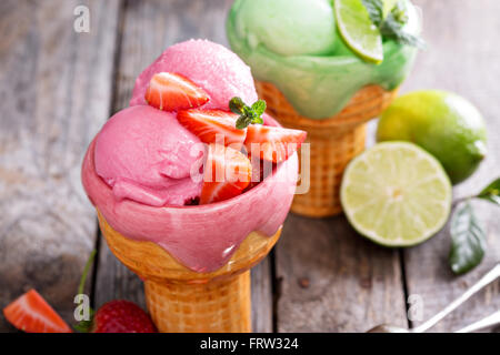 Vielzahl von Eis in Schalen Stockfoto