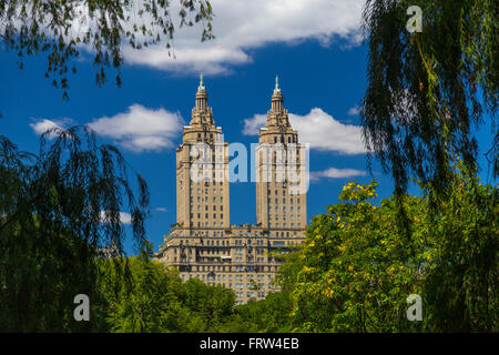 Das Eldorado Luxus Apartmentgebäude von Central Park in New York Stockfoto