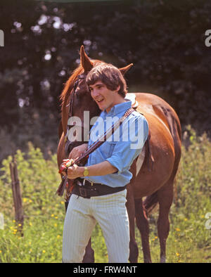 "Pfeifen" JACK SMITH (John O'Neil) folgten Sänger im Jahr 1967 Stockfoto