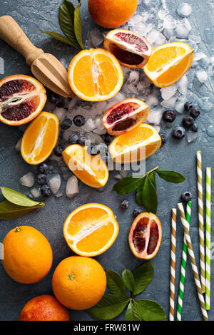 Herstellung von Zitrusfrüchten Smoothies und Getränke Stockfoto