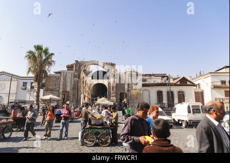 Ganz normaler Tag im Souq Al-Hamidiyah in der Altstadt von Damaskus. Stockfoto