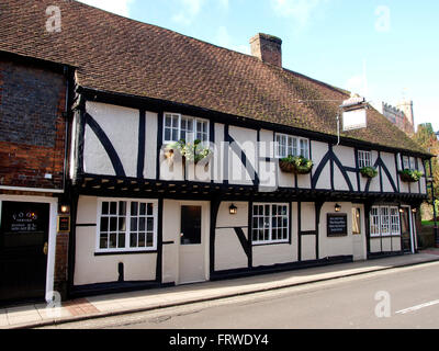 Das alte Haus zu Hause, ein Fachwerkhaus aus dem 16. Jahrhundert Pub in Havant, Portsmouth, Hampshire, UK Stockfoto