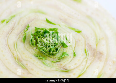 Chinakohl. Schneiden Gemüse hochkant und die Keimung der Ernte. Stockfoto