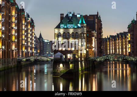 Wasserschloss Gebäude in der Hansestadt Hamburg, Deutschland Stockfoto