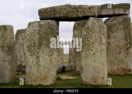 Die standing stones at Stonehenge, einem Ikonischen UNESCO Weltkulturerbe in der englischen Grafschaft Wiltshire nicht weit von Salisbury. Stockfoto