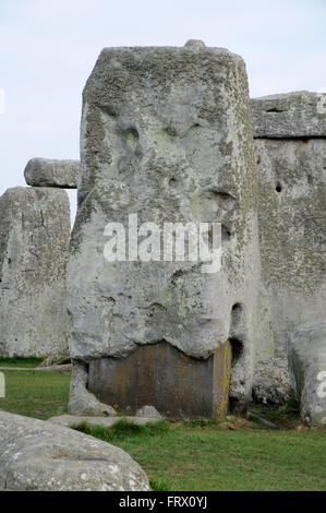 Die standing stones at Stonehenge, einem Ikonischen UNESCO Weltkulturerbe in der englischen Grafschaft Wiltshire nicht weit von Salisbury. Stockfoto