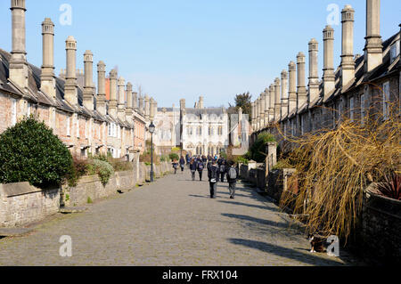 Die Grade 1 aufgeführten Gebäude Vikare schließen, Wells, Somerset. Die mittelalterlichen Häuser stammen aus dem Jahre 1348. Stockfoto