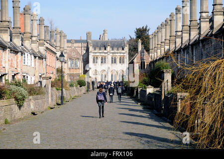 Die Grade 1 aufgeführten Gebäude Vikare schließen, Wells, Somerset. Die mittelalterlichen Häuser stammen aus dem Jahre 1348. Stockfoto