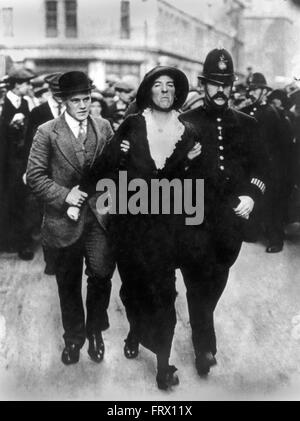 Suffragetten, London. Die Polizei verhaftete eine Frauenrechtlerin in London im Oktober 1913. Bain-News-Service. Stockfoto