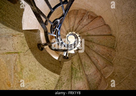 Eine Wendeltreppe in die Quinta da Regaleira, Sintra, Portugal Stockfoto