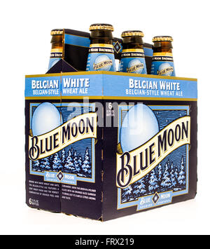 Winneconne, Wisconsin-19 Sept 2015: Six-Pack Bier Blue Moon Stockfoto