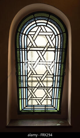 Blick vom Buntglasfenster im alten jüdischen Viertel (Josefov) in Prag, Tschechische Republik EU Stockfoto