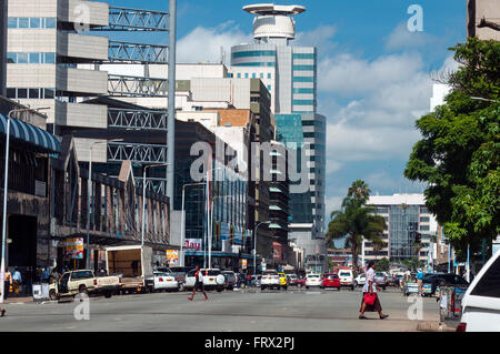 Jason Moyo Avenue nach Osten mit Joina Stadt Gebäude, CBD, Harare, Simbabwe Stockfoto