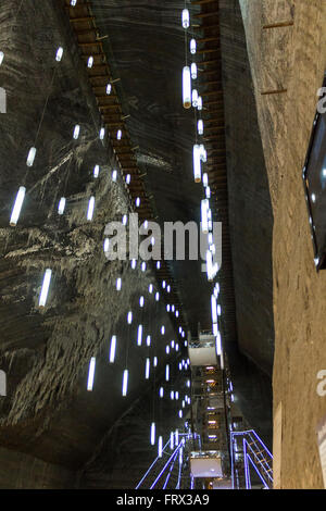 Turda, Rumänien - 12. März 2016: Innenministerium der Salina Turda Salzbergwerk in Turda, Rumänien Stockfoto