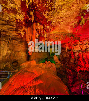 Herzförmigen Stein in Sataplia Höhle Stockfoto