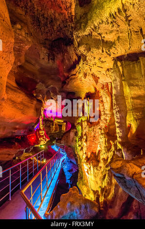 Innen Sataplia Höhle in der Nähe von Kutaisi Stockfoto