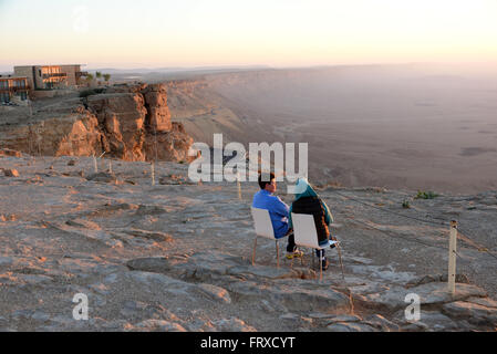 Sonnenaufgang am Kraterrand des Ramon nahe Mizpe Ramon, Wüste Negev, Süd-Israel, Israel Stockfoto