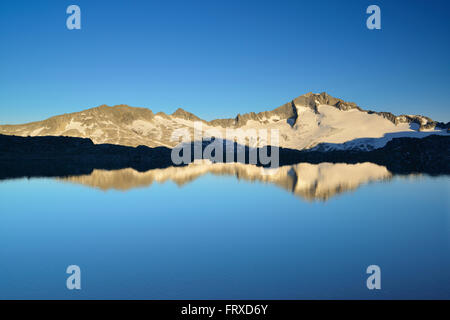 Blick über den See Scharzhornsee, Mount Hochalmspitze, Malta-Tal, Ankogel-Gruppe, Nationalpark Hohe Tauern, Kärnten, Österreich Stockfoto