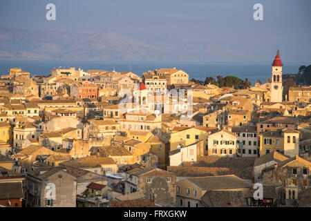 Altstadt-Gebäude gesehen vom neuen Festung, Kerkyra, Korfu, Corfu, Ionische Inseln, Griechenland Stockfoto