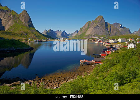 Blick auf die alte Fischerei Dorf der Reine, Insel Moskenes, Lofoten, Provinz Nordland, Nordland, Norwegen, Europa Stockfoto