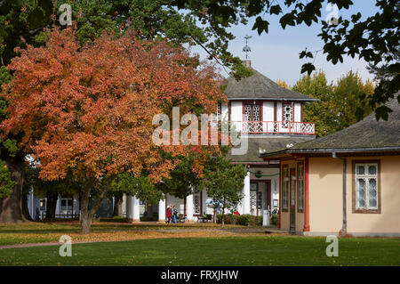 Herbst im Kamp, roten und weißen Pavillon, Bad Doberan, Mecklenburg-Western Pomerania, Deutschland Stockfoto