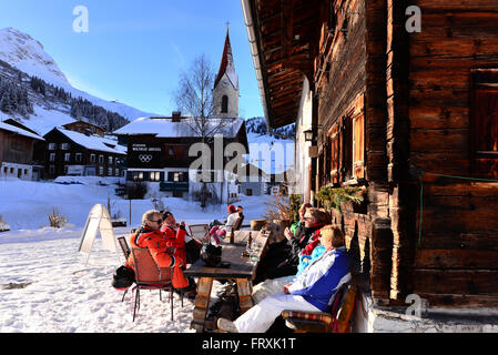 Cafe in Warth am Arlberg, Winter in Vorarlberg, Österreich Stockfoto