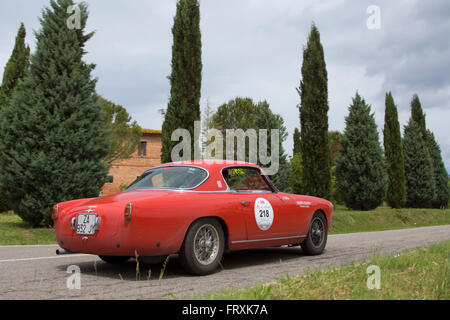 Alfa Romeo 1900 Super Sprint, Modell 1956, Mille Miglia, 1000 Miglia, Toskana, in der Nähe von San Quirico d ' Orcia, Toskana, Italien, Europa Stockfoto