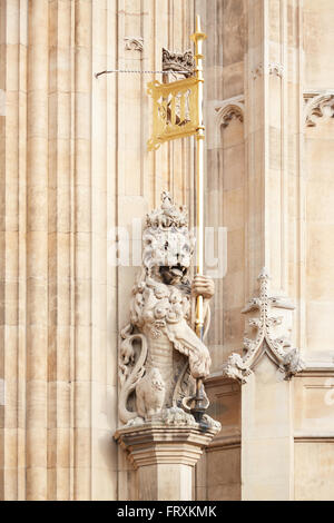 Victoria Tower Löwenstatue, Palace of Westminster in London Stockfoto