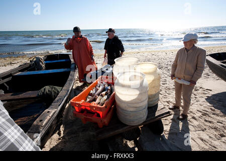 Fischer am Strand, Baabe, Rügen, Ostsee, Mecklenburg-Vorpommern, Deutschland Stockfoto