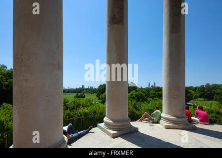 Monopteros im englischen Garten, Englischer Garten, mit Blick auf die Ludwigskirche und Frauenkirche, München, Upper Bavaria, Bavaria, Germany Stockfoto