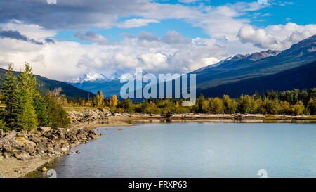 Moose Lake in Mount Robson Provincial Park in der weltberühmten kanadischen Rocky Mountains im Westen Kanada Stockfoto