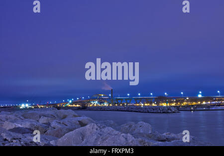 Milwaukee-Skyline vom Hafen Wellenbrecher und Hoan Brücke Stockfoto