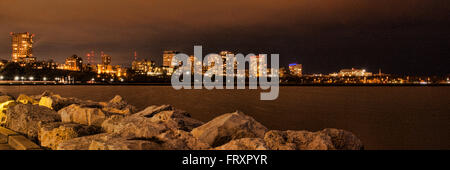 Milwaukee Skyline von Hafen-Mole Stockfoto