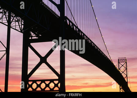 Ambassador Bridge zwischen Detroit, Michigan und Windsor, Ontario, Kanada Stockfoto