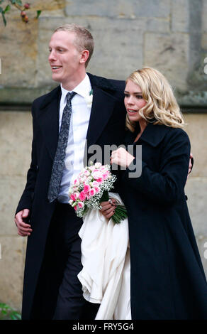 Die Hochzeit von Billie Piper und Laurence Fox an der Kirche von St. Marien in Easebourne, West Sussex .31st Dezember 2007 Credit: James Boardman / Alamy Live News Stockfoto