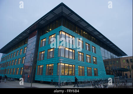 Greifswald, Deutschland. 7. Januar 2016. Das Hauptgebäude der Universität Greifswald-Bibliothek in Greifswald, Deutschland, 7. Januar 2016. Die Forschungsbibliothek nutzt eine Scan-Roboter, aktuellen Literatur zu digitalisieren und alte, wertvolle Sammlungen. Foto: Stefan Sauer/Dpa/Alamy Live News Stockfoto