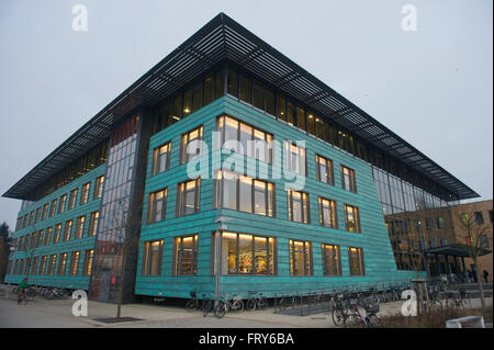 Greifswald, Deutschland. 7. Januar 2016. Das Hauptgebäude der Universität Greifswald-Bibliothek in Greifswald, Deutschland, 7. Januar 2016. Die Forschungsbibliothek nutzt eine Scan-Roboter, aktuellen Literatur zu digitalisieren und alte, wertvolle Sammlungen. Foto: Stefan Sauer/Dpa/Alamy Live News Stockfoto