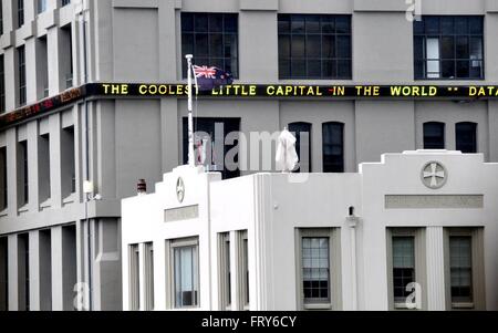 Wellington. 24. März 2016. Foto aufgenommen am 24. März 2016 zeigt aktuelle Nationalflagge Neuseelands an einer Börse in Wellington, der Hauptstadt von Neuseeland. Neuseeländer haben dafür gestimmt, halten den britischen Union Jack in ihrer Nationalflagge Premierminister John Key Gebot für einen Wechsel zu einem silbernen Farn-Design in ein Referendum, das Donnerstag geschlossen zurück. © Su Liang/Xinhua/Alamy Live-Nachrichten Stockfoto