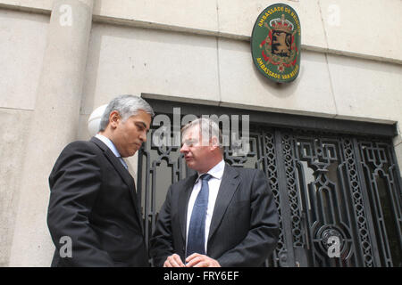 Kairo, Ägypten. 24. März 2016. Belgische Botschafter in Kairo, einer der Botschafter des Auslands in Cairo Stand im Rahmen eines Empfangs Alamae der Botschafter der Länder und der ägyptischen diplomatischen Delegation © Fayed El-Geziry/ZUMA Draht/Alamy Live News Stockfoto