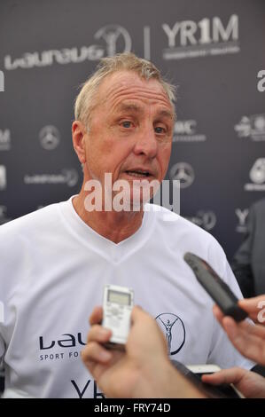 Kuala Lumpur, Malaysia. 25. März 2014. Johan Cruyff während die Laureus All Stars Einheit Cup vor 2014 Laureus World Sports Awards im Royal Selangor Club am 25. März 2014 in Kuala Lumpur, Malaysia.-KUALA LUMPUR 2014 - LAUREUS World Sports Awards © ATP Thinakaran SHANMUGAM/Dpa/Alamy Live News Stockfoto