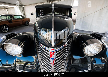 Dubai, Vereinigte Arabische Emirate. 24. März 2016. Amerikanischen Chevrolet Oldtimer auf dem Display am Eröffnungstag der 2016 Emirates Classic Car Festival in Downtown Dubai Credit: Iain Masterton/Alamy Live News Stockfoto