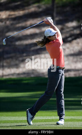 Carlsbad, Kalifornien, USA. 24. März 2016. Cydney Clanton auf dem 17. Fairway in der ersten Runde des Kia-Klassikers im Aviara Golfclub in Carlsbad, Kalifornien. Justin Cooper/CSM/Alamy Live-Nachrichten Stockfoto