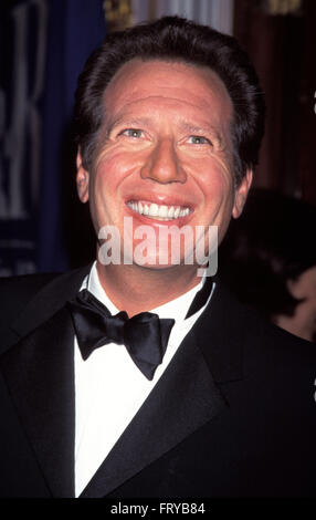 24. März 2016 - Komiker Garry Shandling, ist Star der "Larry Sanders Show" und "Es ist Garry Shandling Show" im 66 gestorben. Er starb angeblich an einem Herzinfarkt. Im Bild: 4. Februar 1999; New York, NY, USA; Schauspieler GARRY SHANDLING im Museum von TV & Radio ehrt Garry Shandling. Nancy Kaszerman/ZUMAPRESS.com/Alamy © Live-Nachrichten Stockfoto