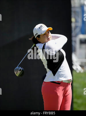 Carlsbad, Kalifornien, USA. 24. März 2016. Inbee Park am 1. Loch in der ersten Runde des Kia-Klassikers im Aviara Golfclub in Carlsbad, Kalifornien. Justin Cooper/CSM/Alamy Live-Nachrichten Stockfoto