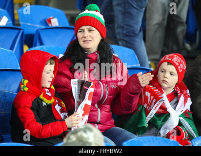 Cardiff City Stadium, Cardiff, Wales. 24. März 2016. Vauxhall internationale freundlich, Wales und Nordirland. Wales Fans vor Kick-off-Credit: Action Plus Sport/Alamy Live News Stockfoto