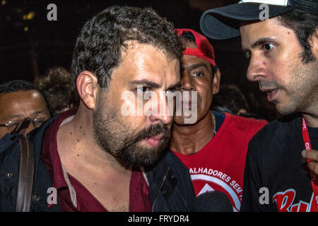 Sao Paulo, Brasilien, 24.03.2016. Protest organisiert von den sozialen Bewegungen in das Gesetz zur Verteidigung der Demokratie und gegen die Absetzung der Präsidentin Dilma Rousseff, Largo da Batata in Pinheiros Nachbarschaft verlassen und endete vor Gebäude Globo Netzfernsehen in Brooklyn, in der südlichen Sao Paulo SP Credit: Alf Ribeiro/Alamy Live News Stockfoto